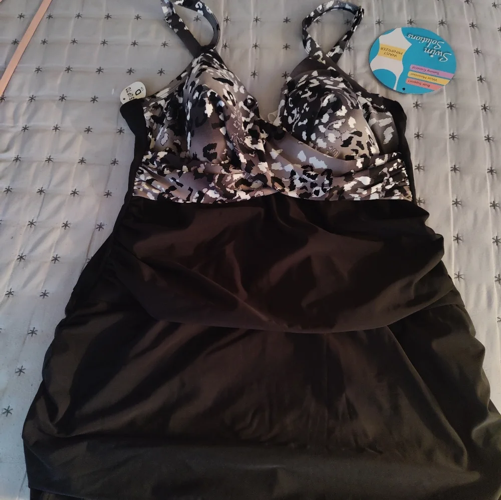 NWT Swim Solutions Black and White Plus Size 20W One-Piece Swimsuit - Picture 4 of 9